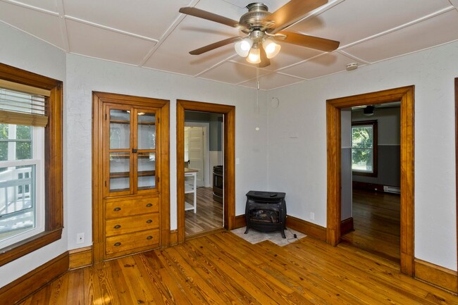 Building Photo - 33 Noble St