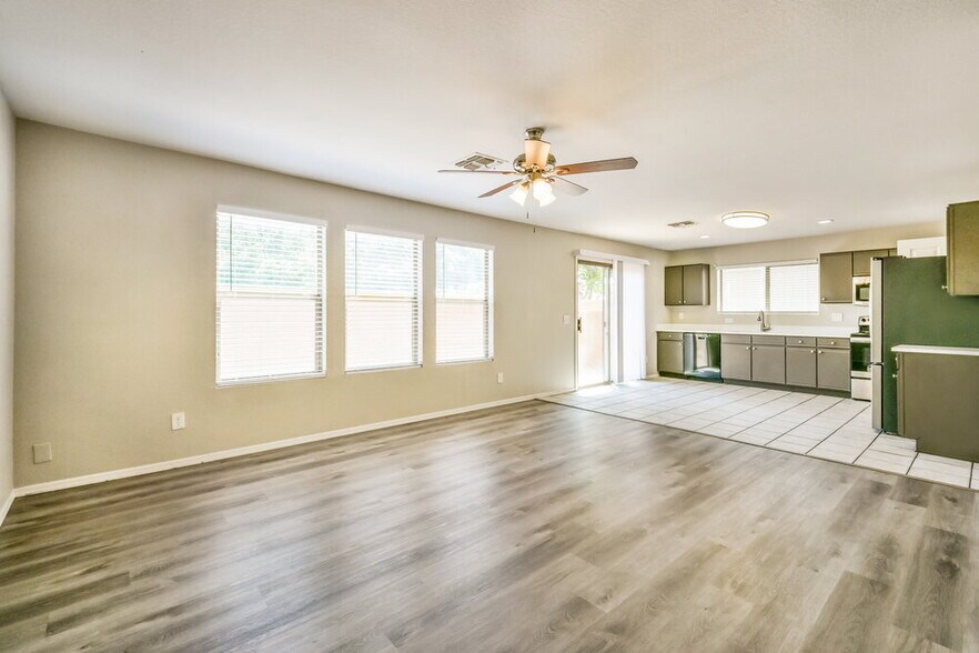 Building Photo - 2236 E Spruce Dr