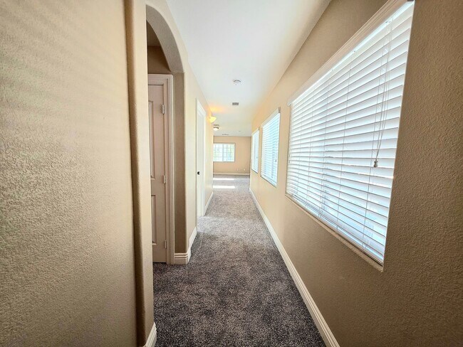 Building Photo - Three-bedroom Single Family