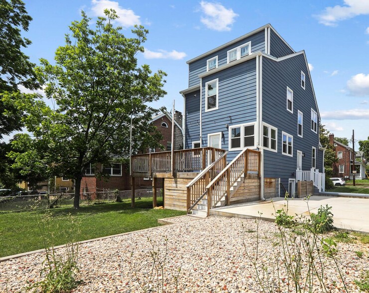 Building Photo - 2235 Quincy St NE