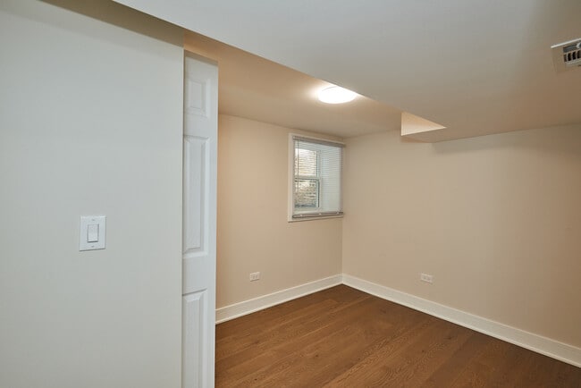 Building Photo - 5018 W Pensacola Ave