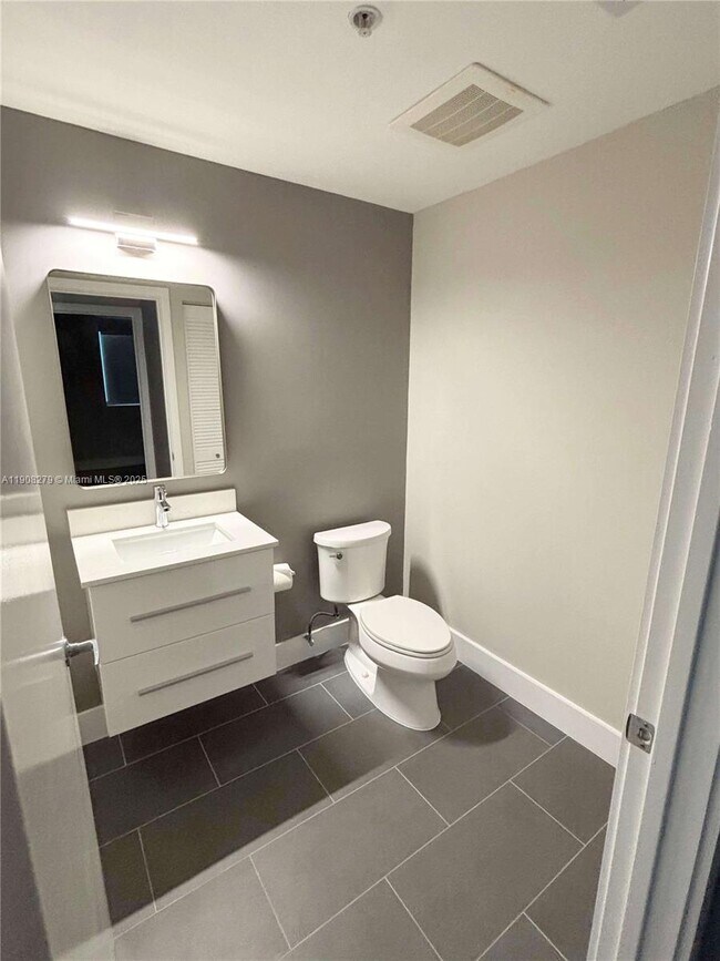 Building Photo - 601 NE 36th St