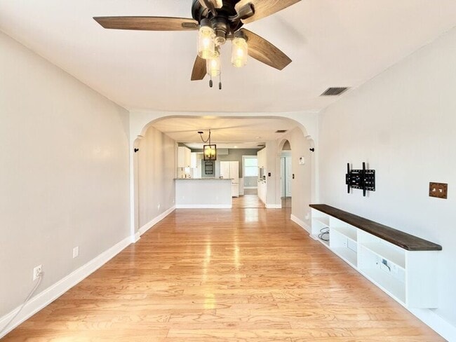 Building Photo - 909 W Fribley St