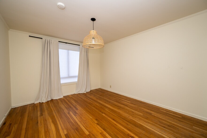 Building Photo - 1401 43rd Ave
