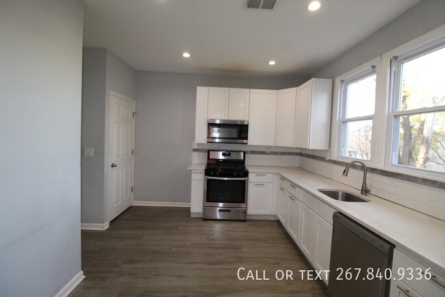 Building Photo - 421 Bridgeboro St