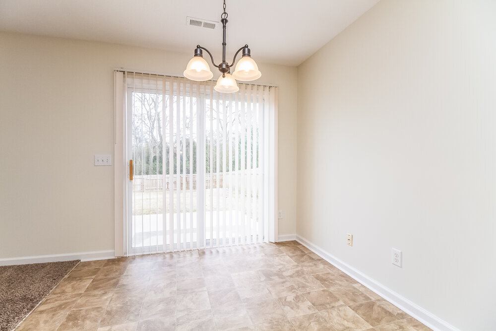 Building Photo - 4565 Hawthorn Dr