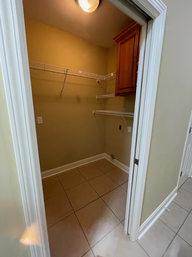 Building Photo - 266 Willow Lake Dr