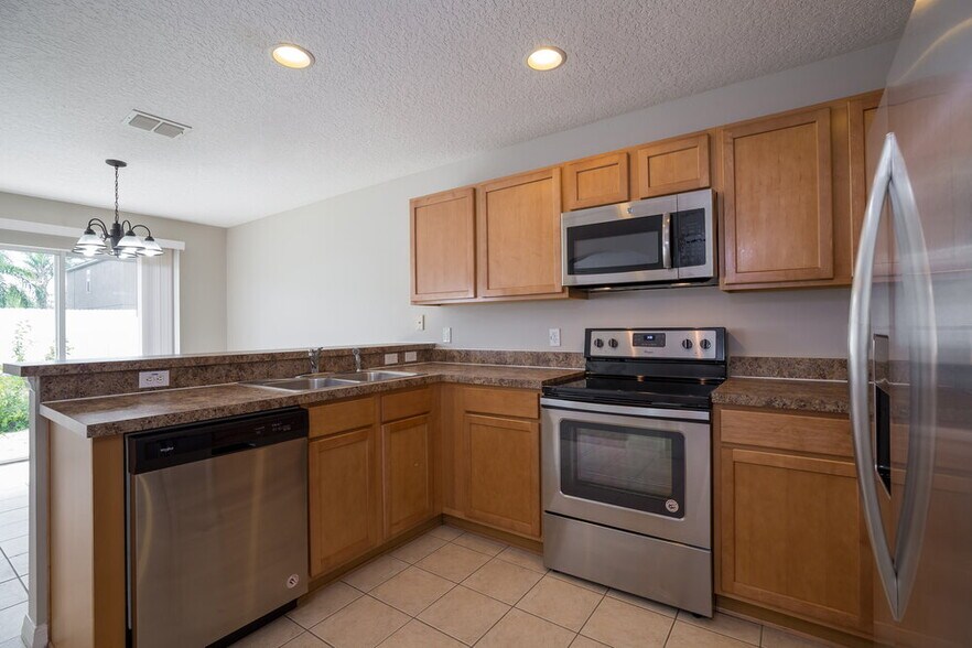 Building Photo - 1725 Portcastle Cir