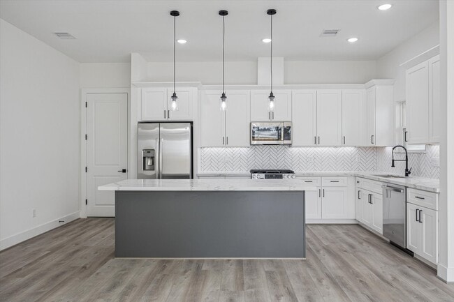 Building Photo - 6644 Lozier St