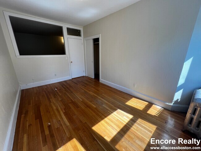 Building Photo - 33 Lancaster Terrace