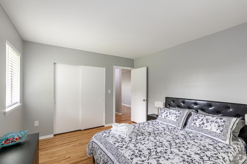 Building Photo - 271 Main St