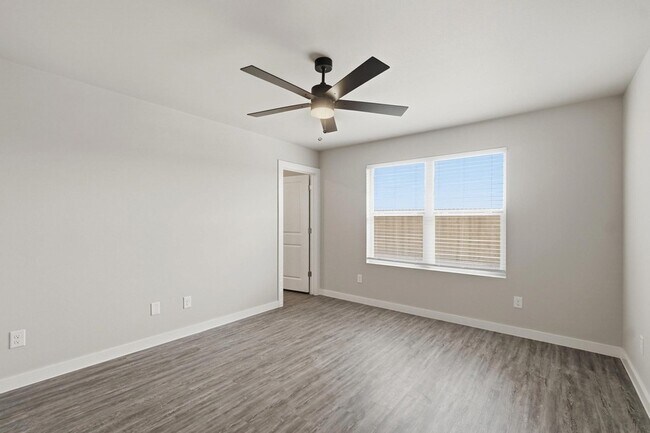 Building Photo - 426 Elmont St