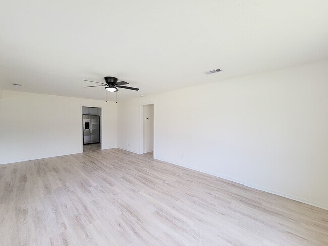 Building Photo - This beautifully remodeled 3-bedroom, 2-bathroom home in the heart of Lake Jackson, Texas, offers...
