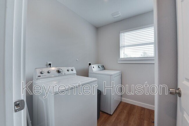 Building Photo - 7954 Sayers St