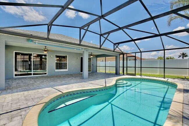 Building Photo - Beautiful 4/2 Pool Home with a Covered Pat...