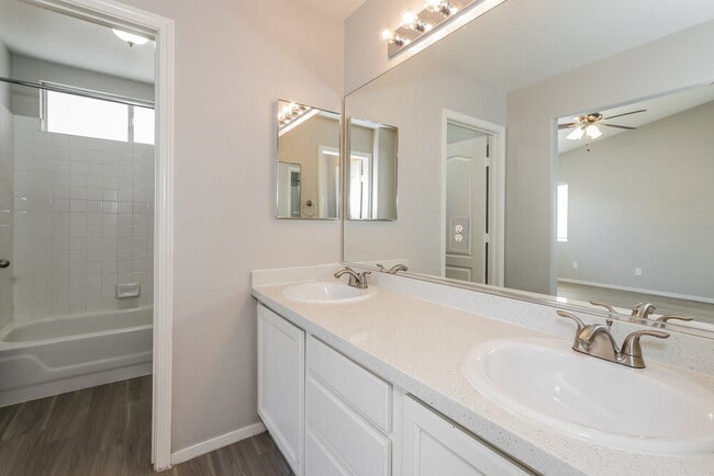 Building Photo - 4911 Dunvegan Ct