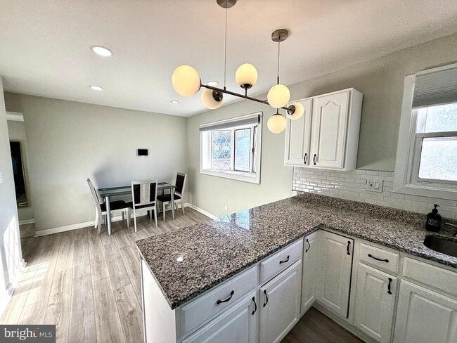 Building Photo - 819 Carrington Ave