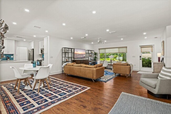 Building Photo - 2587 Ringling Blvd
