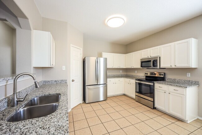 Building Photo - 200 Rustic Acres