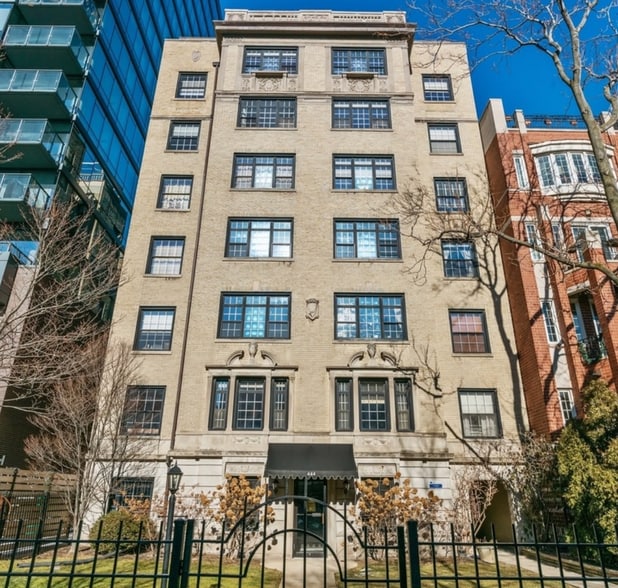 Exterior view - 444 W Belmont Ave