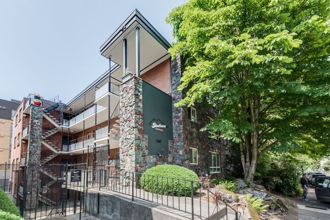 Building Photo - Hardwood Floors, UW University District, W...