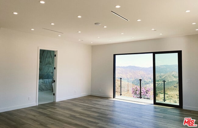 Building Photo - 1700 Cadenhorn Dr