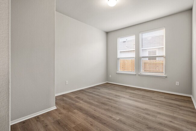 Building Photo - 353 Spiny Lizard Ln