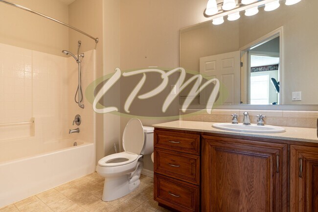Building Photo - Spacious 3-Bedroom Home on 4.5 Acres – Pos...