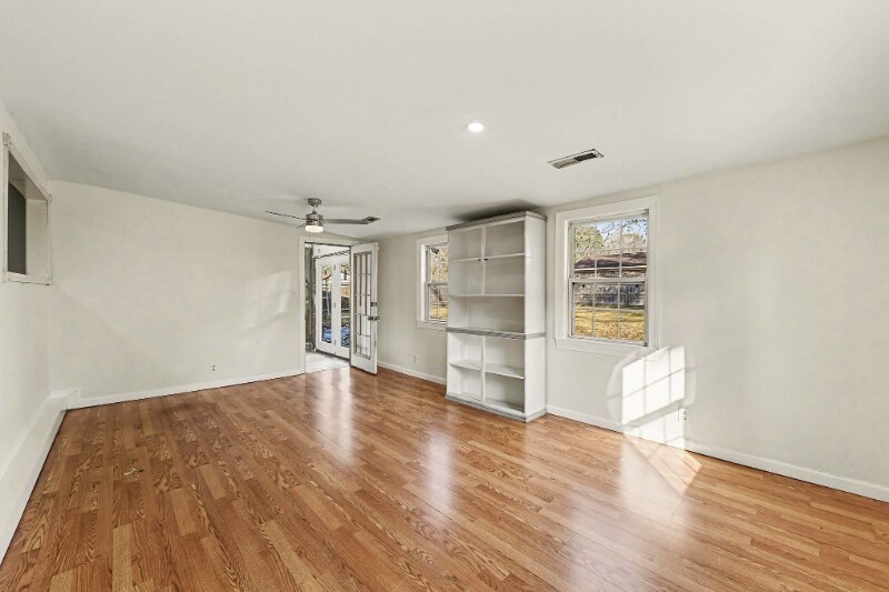 Building Photo - 115 Loblolly Ln