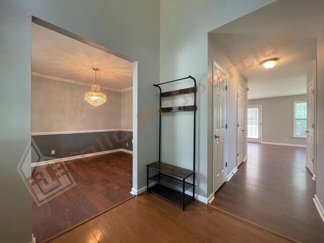 Building Photo - Beautiful 3 Bedroom 2 Car-Garage Home w/ H...