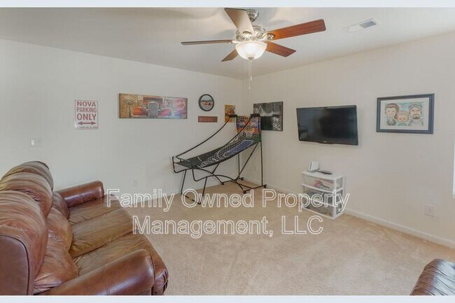 Building Photo - 159 Meadow Wood Rd