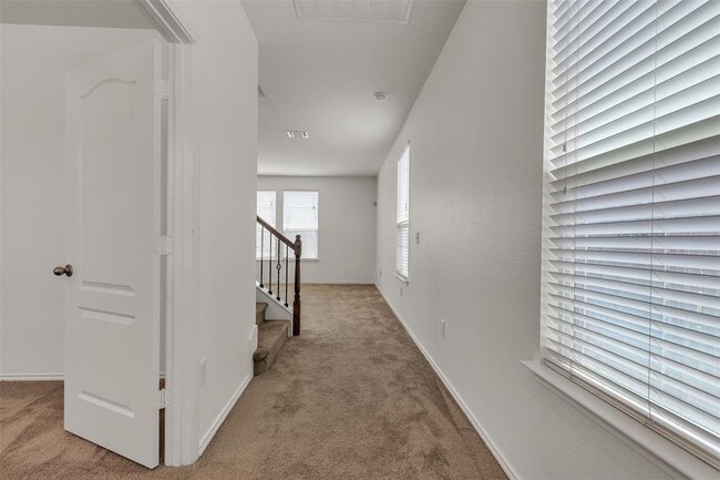 Building Photo - 6729 Horseshoe Pond Dr