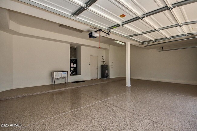 Building Photo - 5940 W Robinson Way