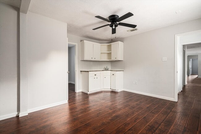 Building Photo - 32726 Riverwood Dr