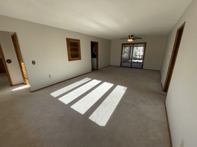 Building Photo - 1608 Mitchell Dr
