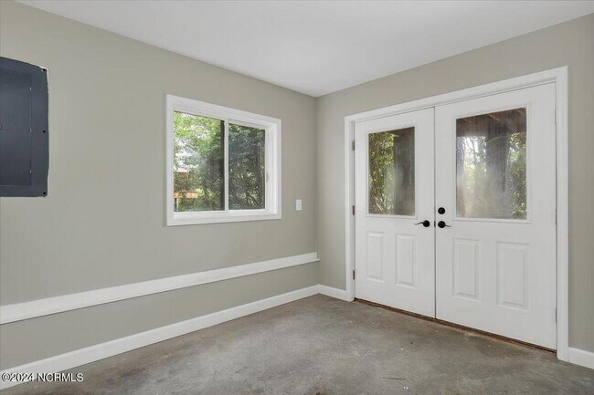 Building Photo - 38 Pinebrook Dr