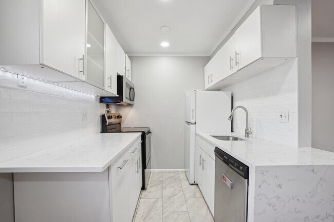 Primary Photo - 56 68TH St