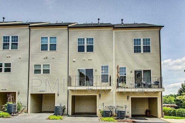 Building Photo - 22502 Tate St