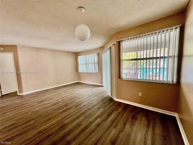 Building Photo - 2 br, 2 bath Condo - 2604 SE 21st Ct # A202