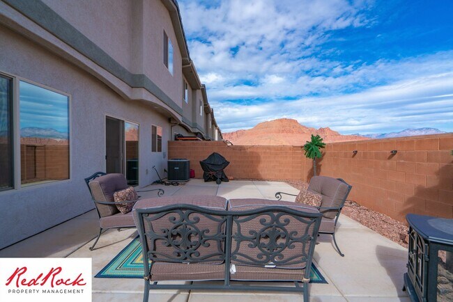 Building Photo - Beautiful townhome in desirable neighborho...