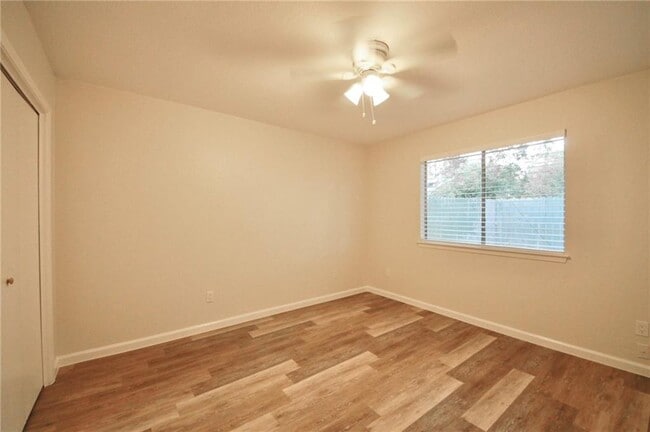 Building Photo - 624 Greenlawn Blvd