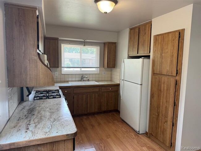 Building Photo - 24755 Trombley St