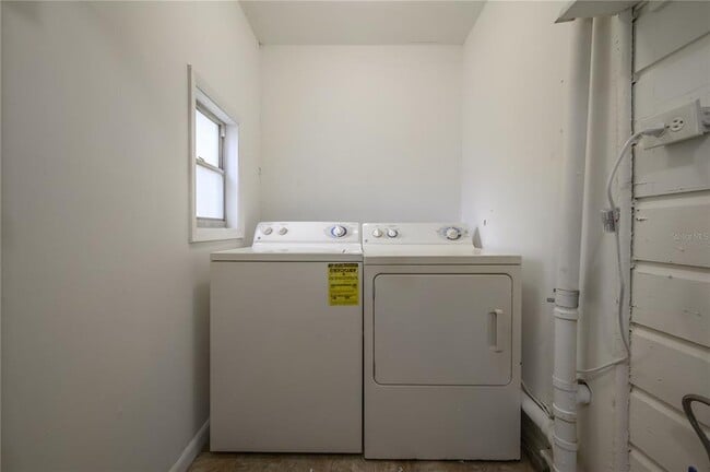 Building Photo - 920 W Orient St