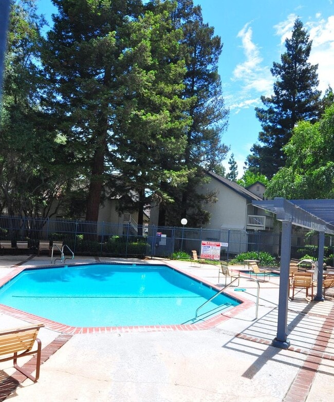 Building Photo - 1032 Summerplace Dr
