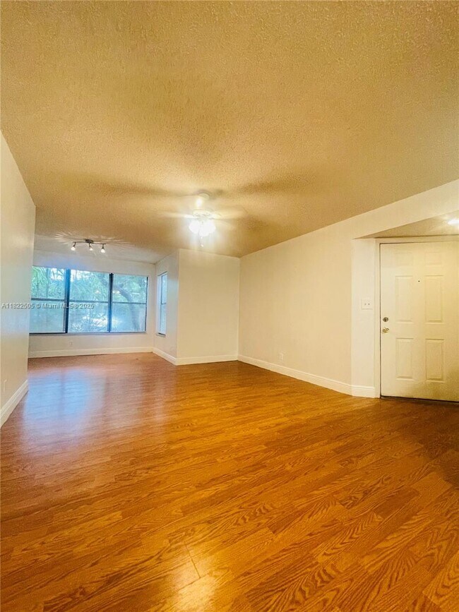 Building Photo - 2736 S University Dr