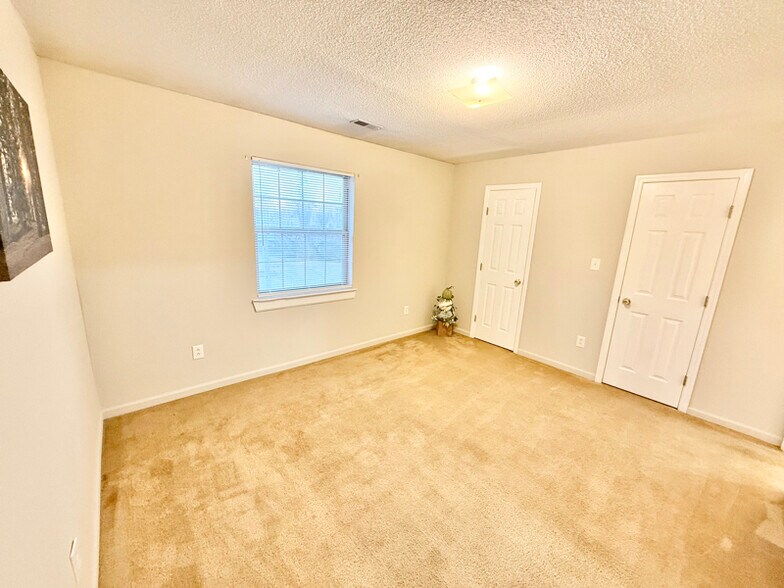 Building Photo - 102 Carter Sells Rd