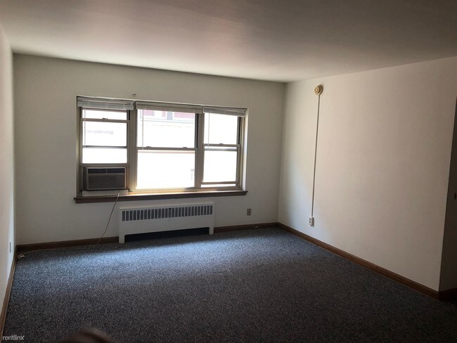 Building Photo - 4215 W Martin Dr