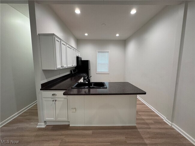 Building Photo - 3820 John Ave