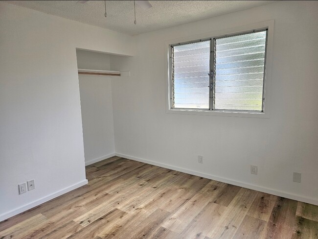 Building Photo - 56-344-344 Huehu St