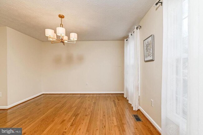 Building Photo - 1209 Crockett Ln